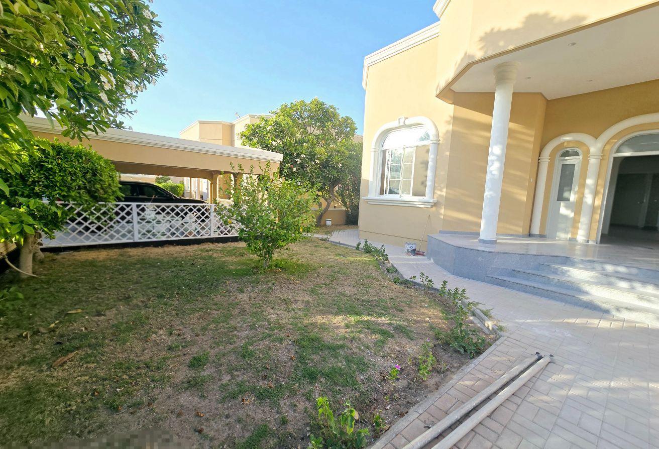 4 BR Villa with Private Garden 1 storey- renovated