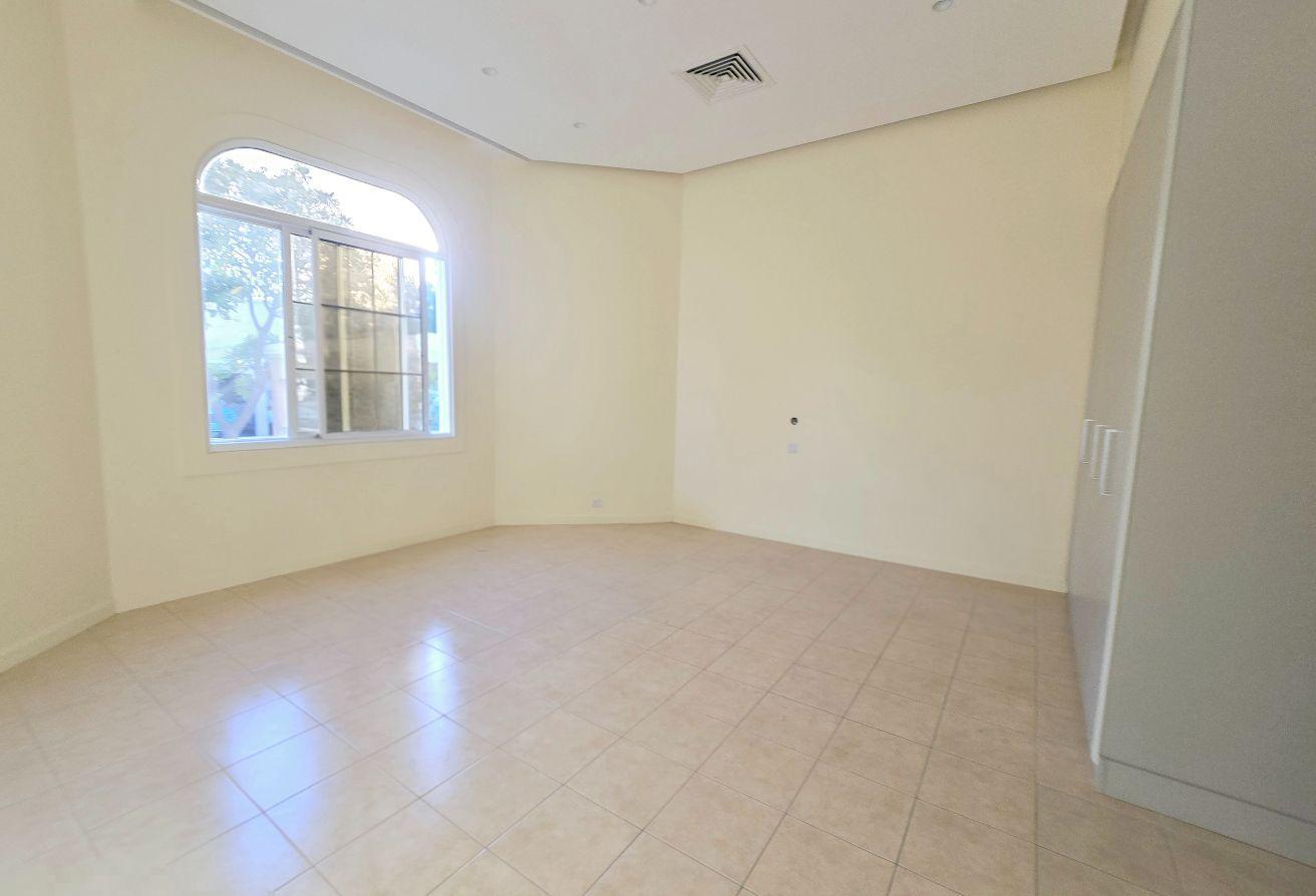 4 BR Villa with Private Garden 1 storey- renovated