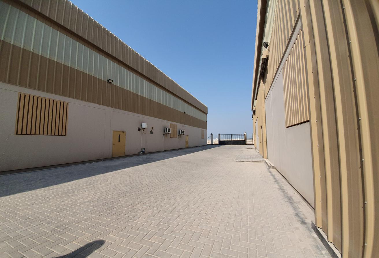 304m2 Warehouse/Workshop space for rent in Sitra