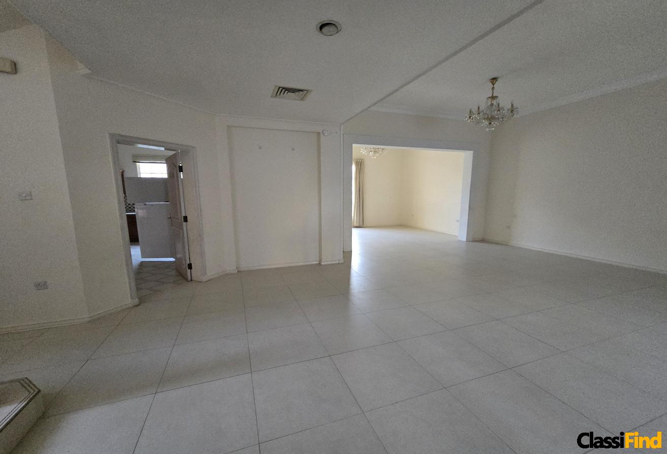 Adliya – 4br Town house villa for rent in comp