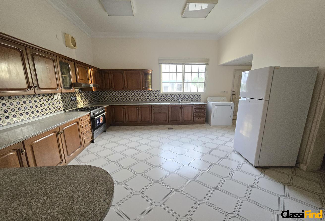Adliya – 4br Town house villa for rent in comp