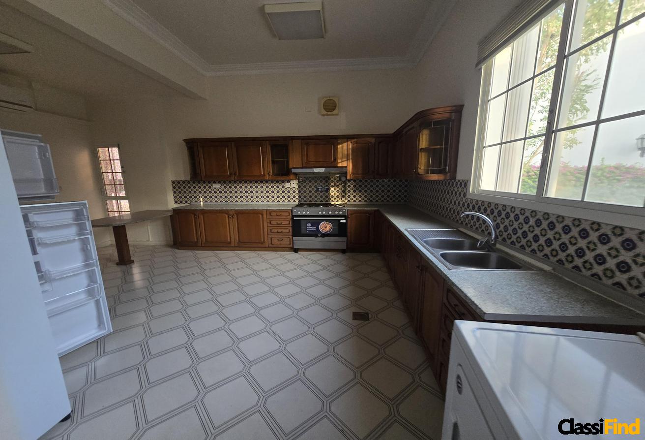 Adliya – 4br Town house villa for rent in comp