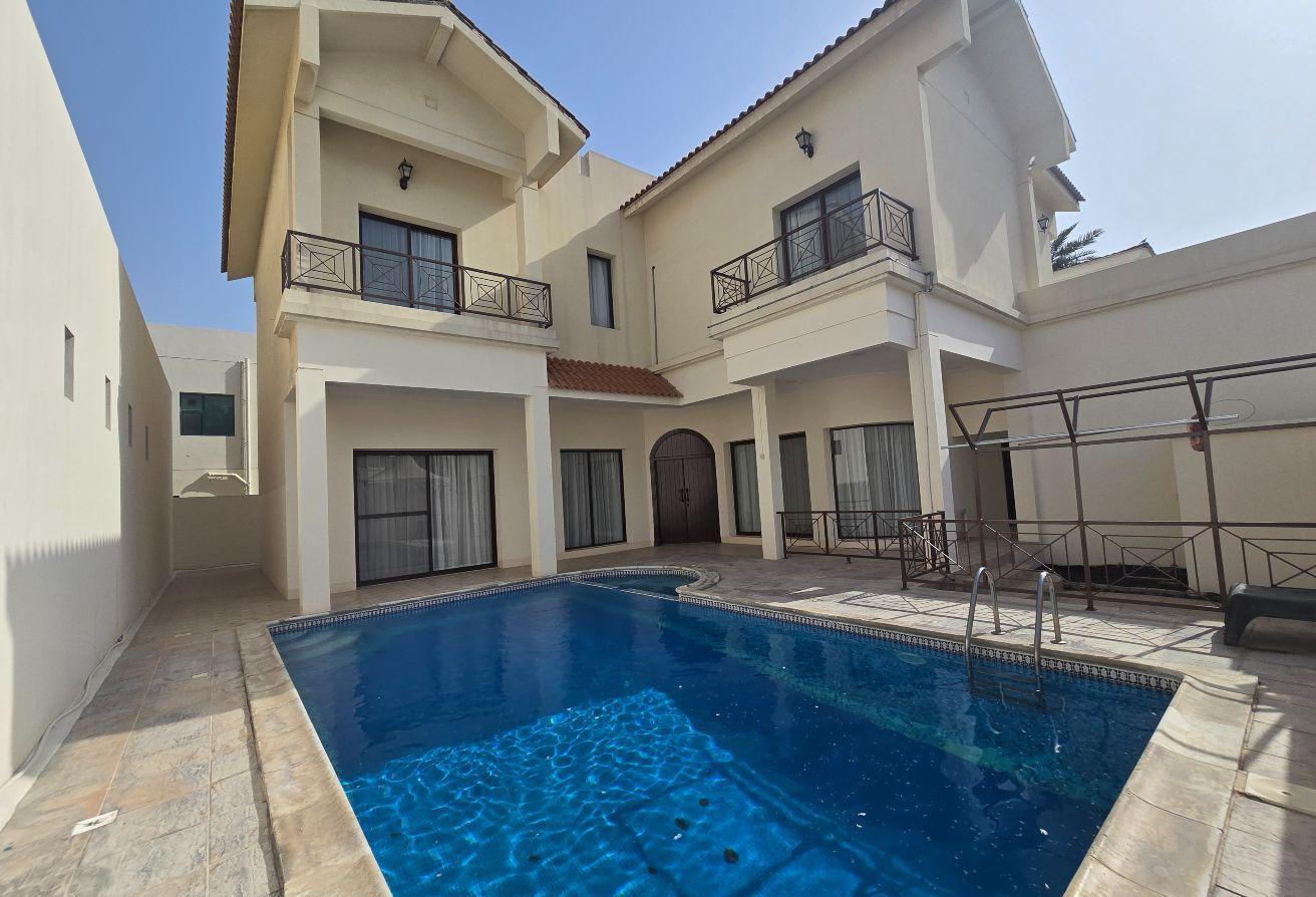 Rarely available,town stand alone 4bed villa, pool