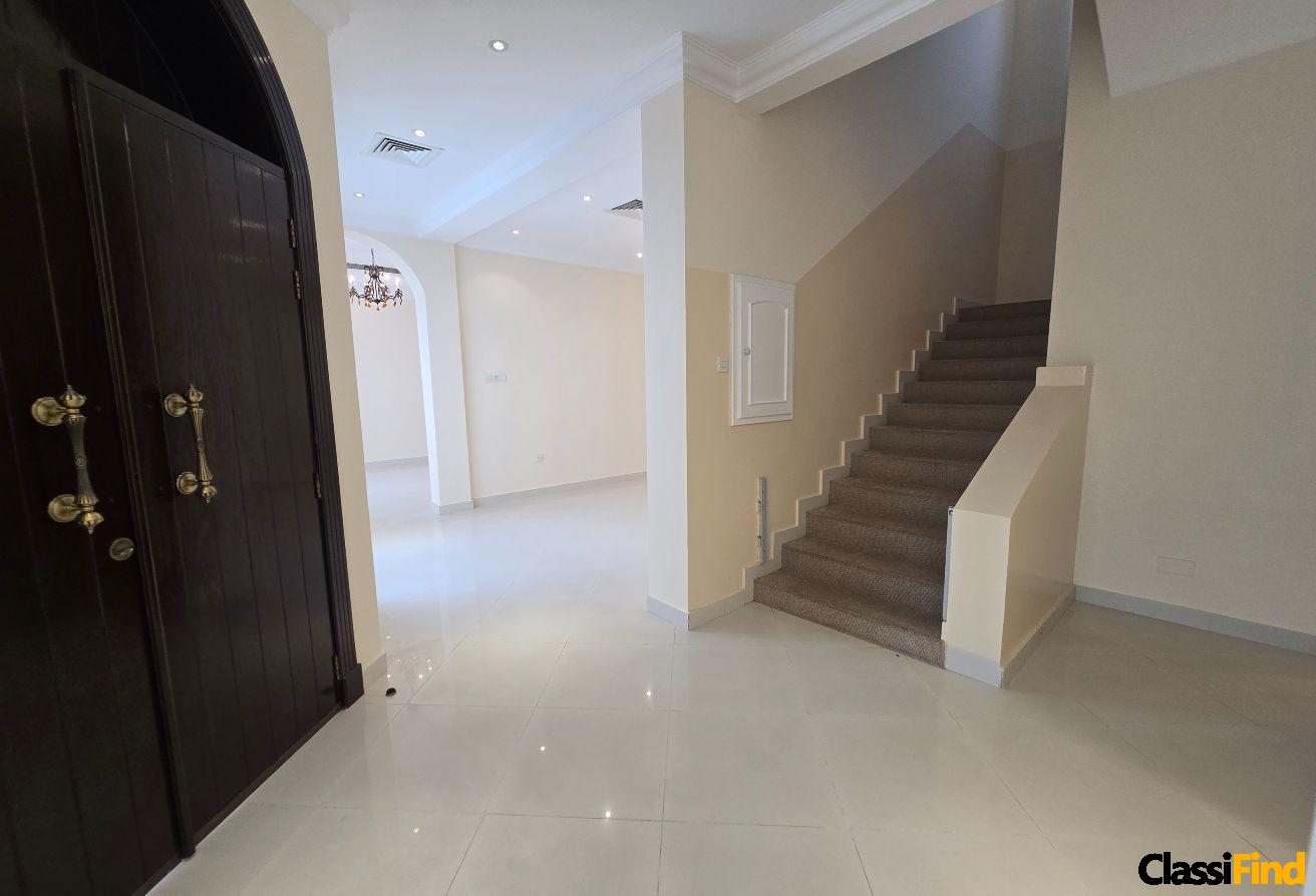 Rarely available,town stand alone 4bed villa, pool