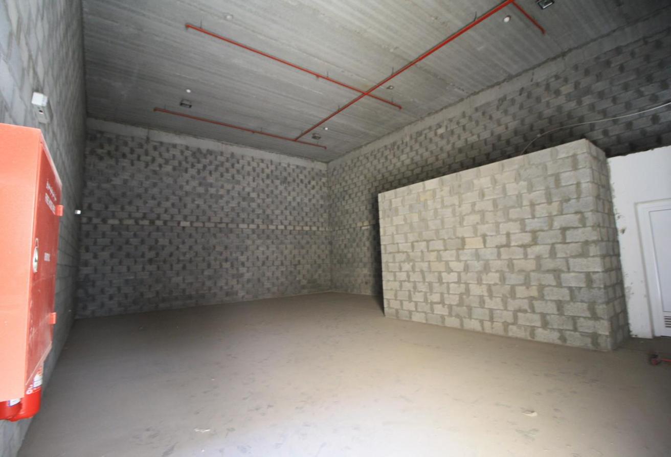 3-Phase Power, 816m2 Warehouse with Gated Security