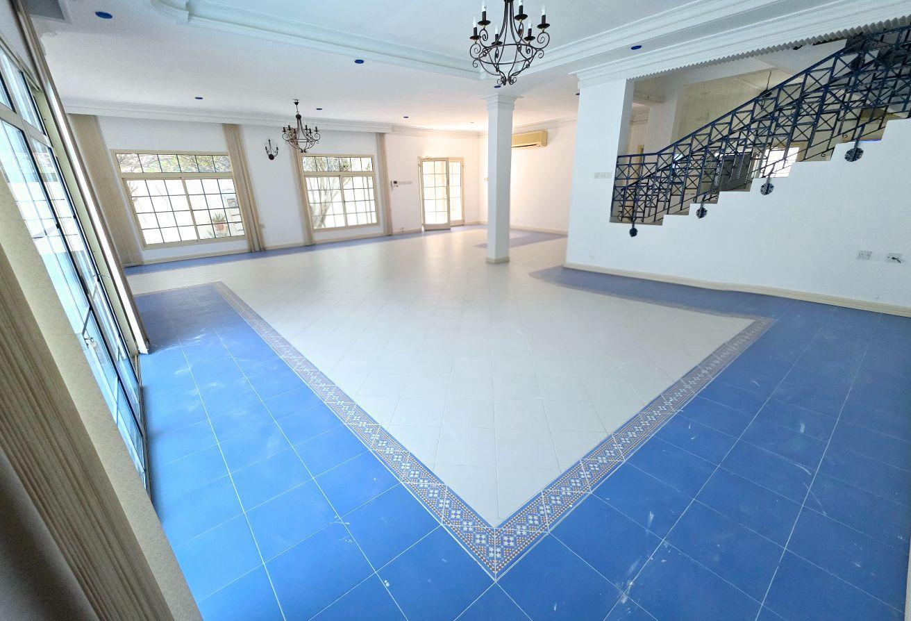 BD 750 EXCLUSIVE! 4-BR Villa with PRIVATE POOL