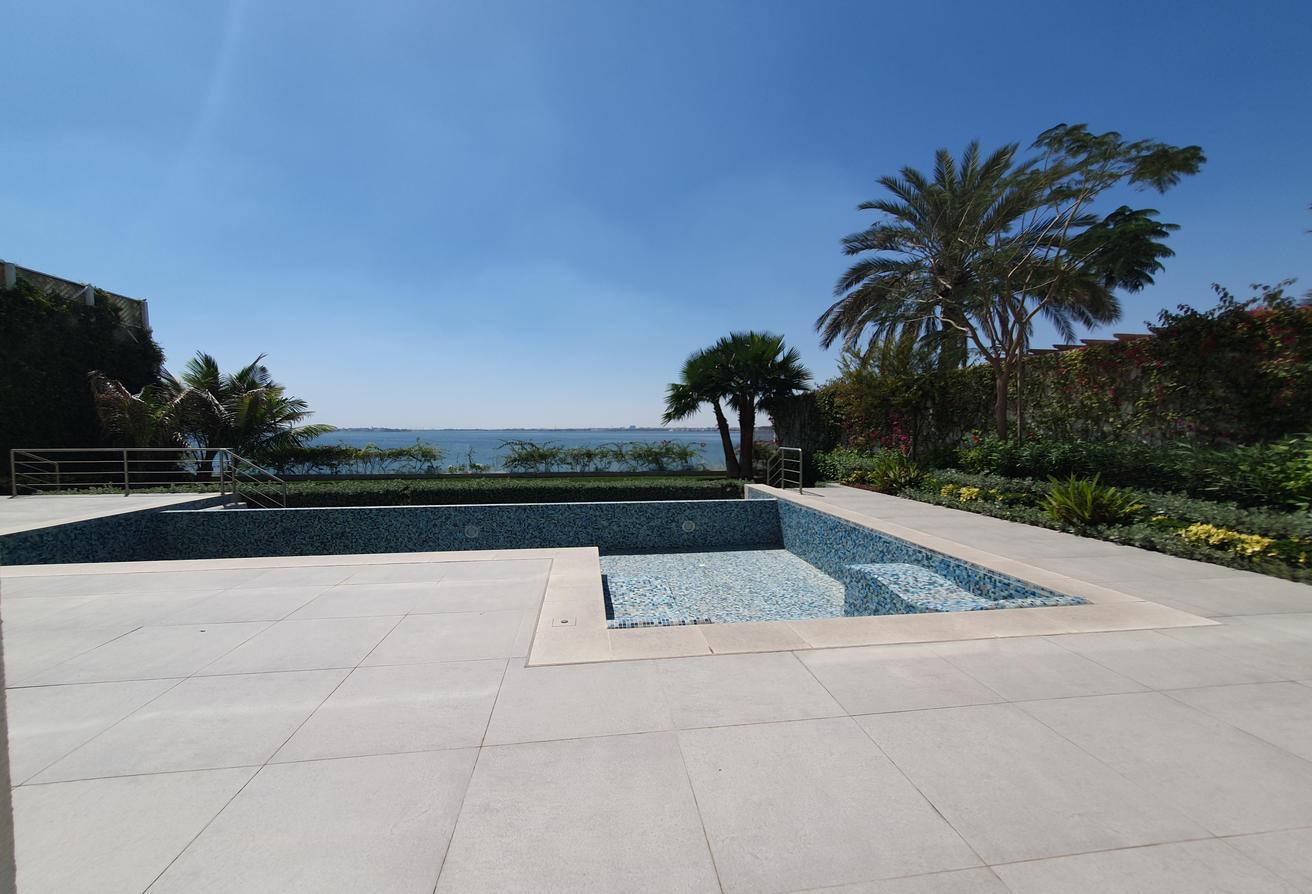 Seafront Modern luxurious 6br home for rent