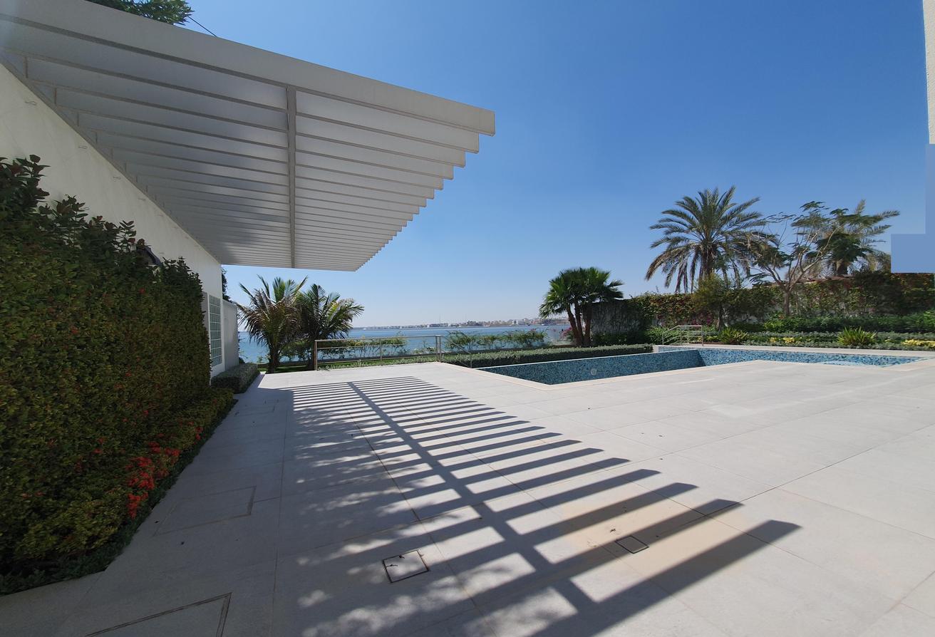 Seafront Modern luxurious 6br home for rent