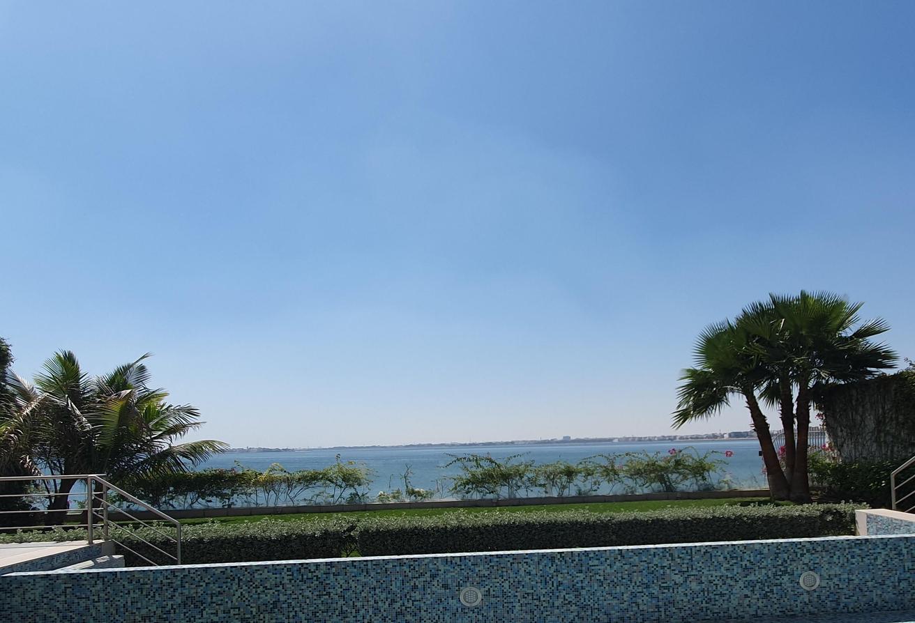 Seafront Modern luxurious 6br home for rent