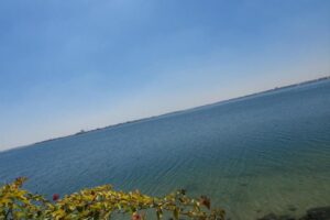 منزل عصري فاخر على الواجهة البحرية مكوّن من 6 غرف نوم للإيجار