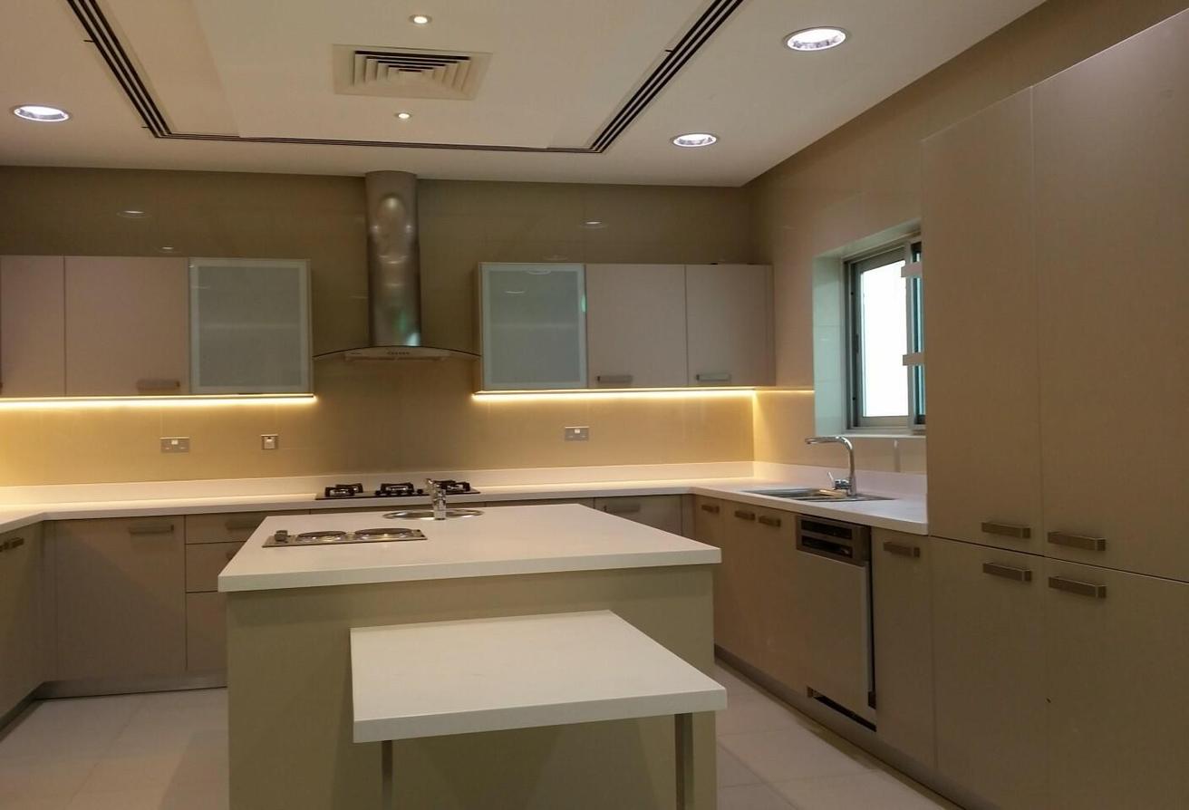 Seafront Modern luxurious 6br home for rent