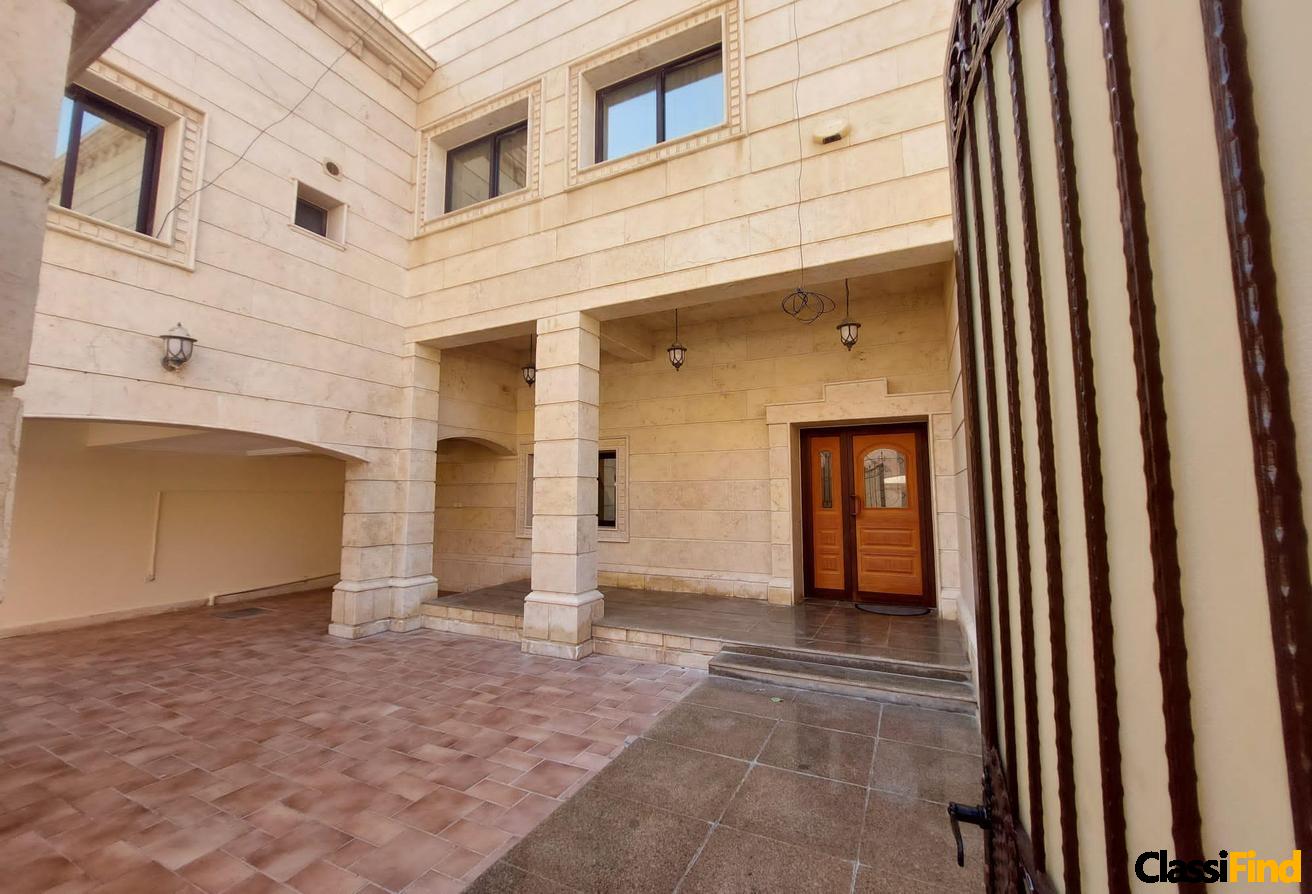 An private family 3bed double storey villa
