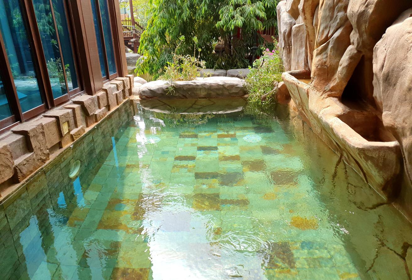 4 BR Villa with Private Pool and Water View
