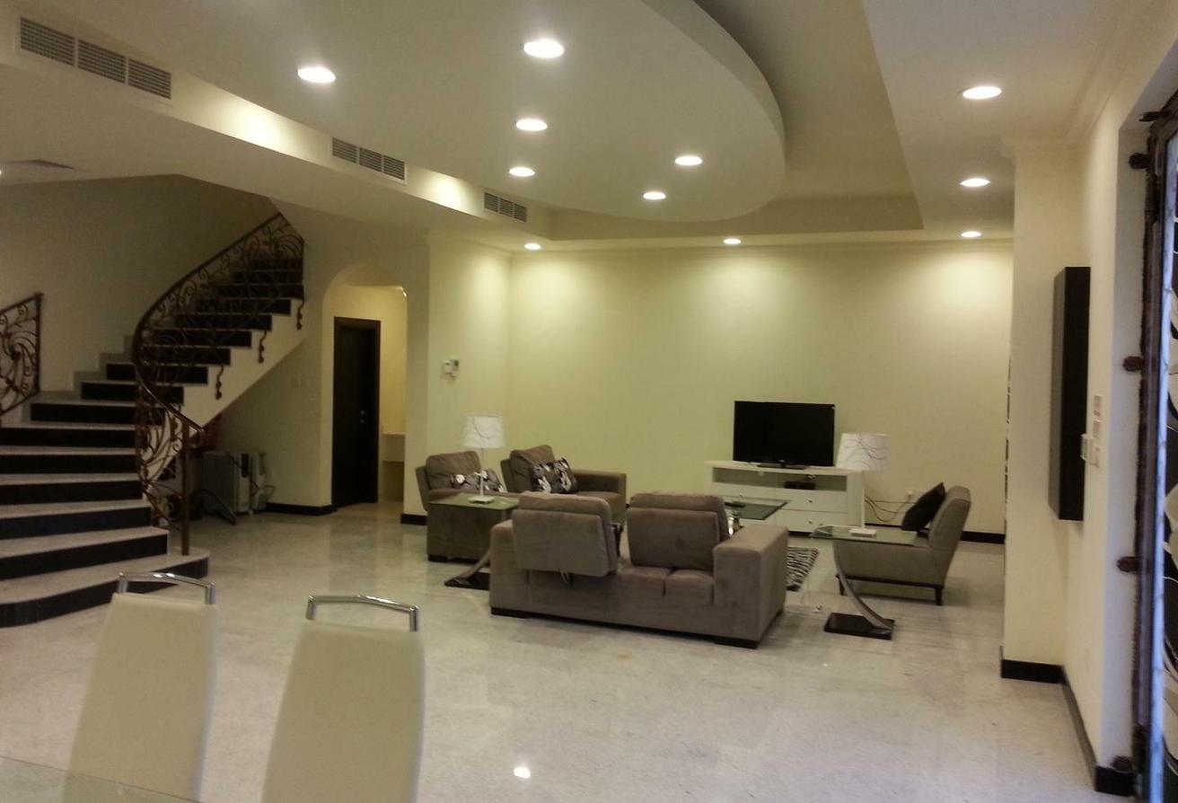 An Contemporary style private 4bed villa!