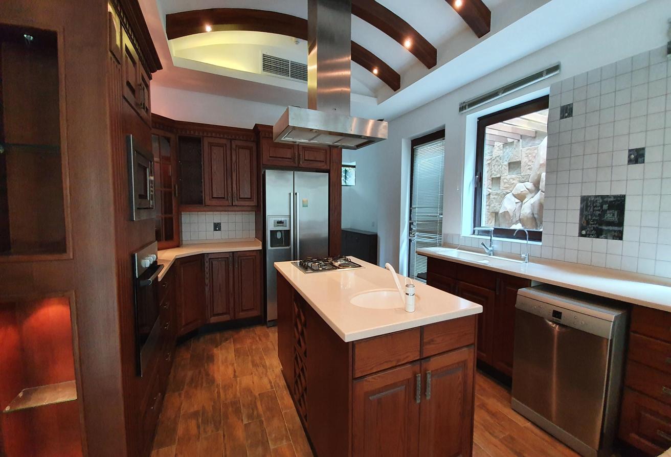 4 BR Villa with Private Pool and Water View