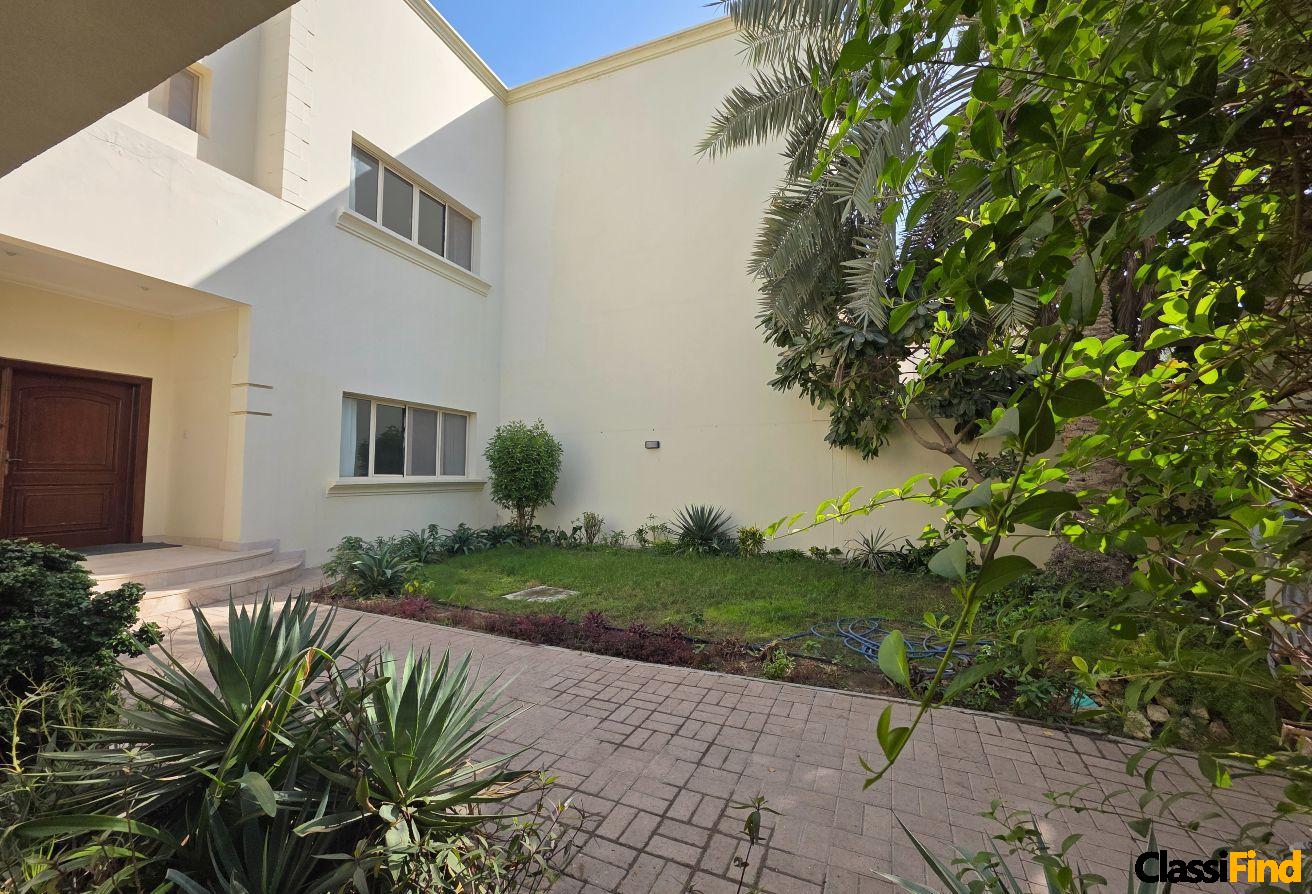 A private Home of 4+1bed with pool, garden!