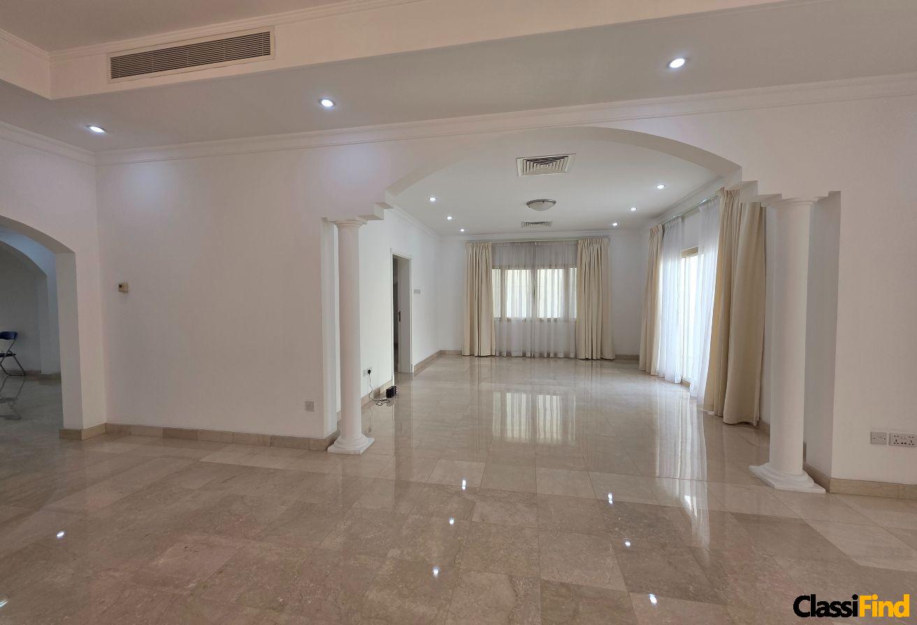 A private Home of 4+1bed with pool, garden!