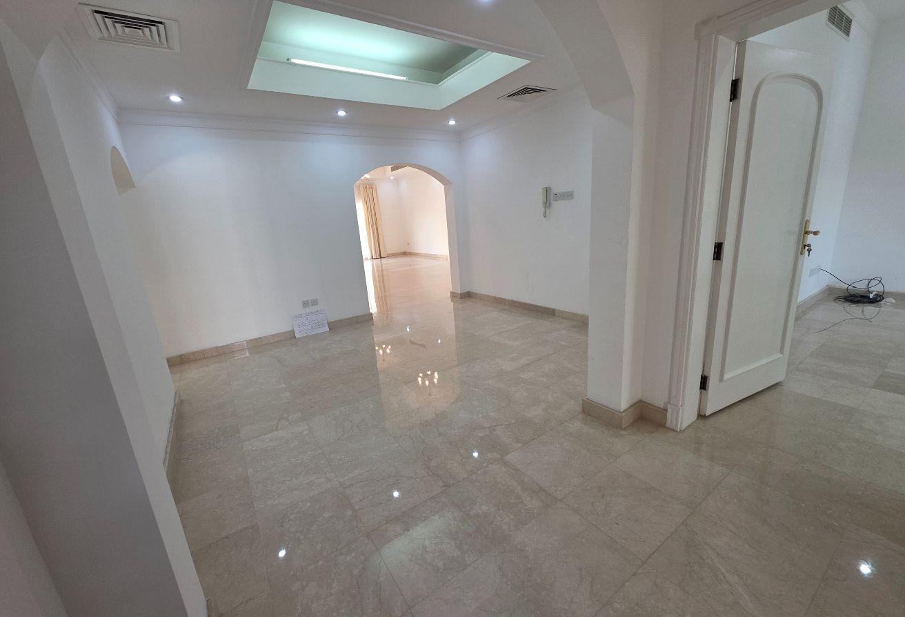 A private Home of 4+1bed with pool, garden!