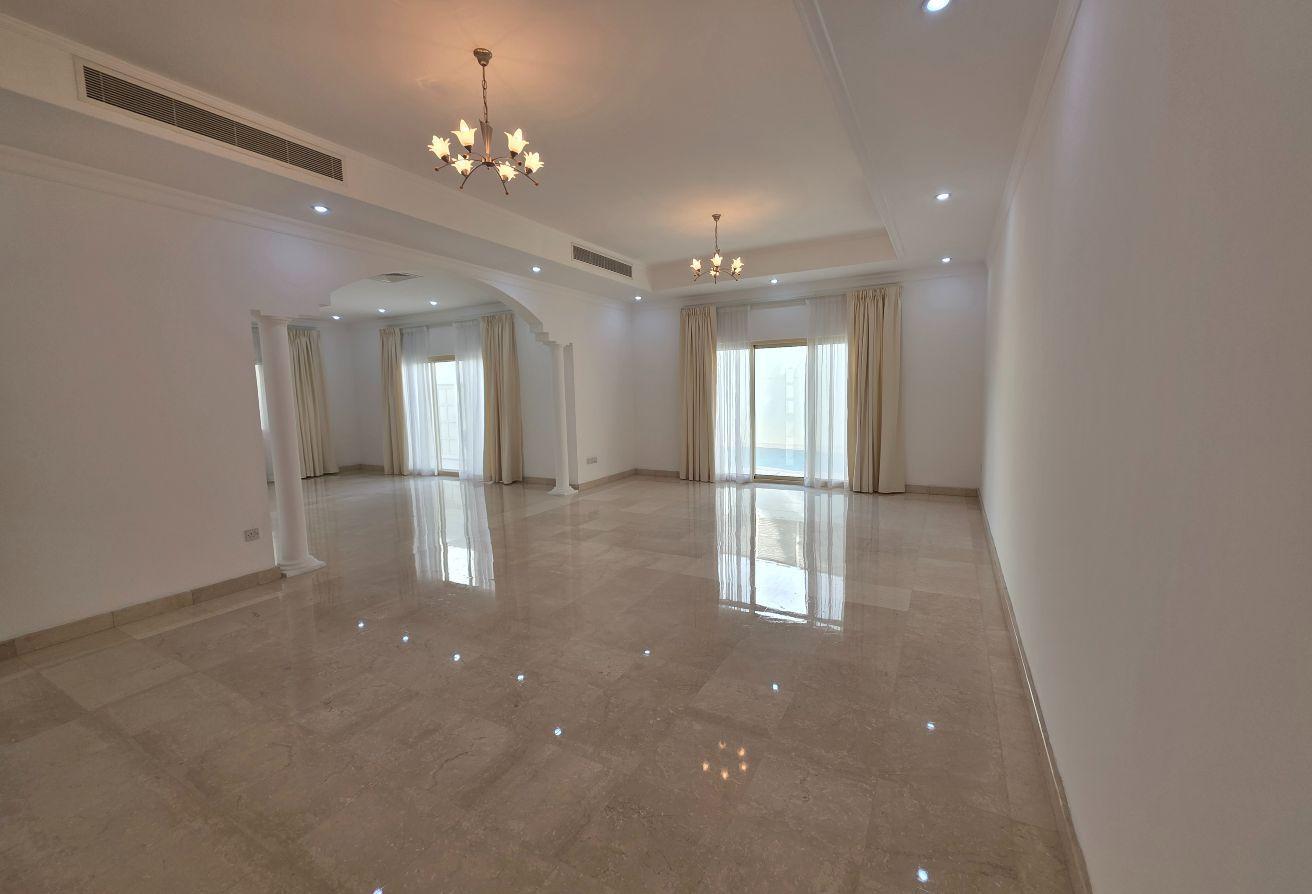 A private Home of 4+1bed with pool, garden!