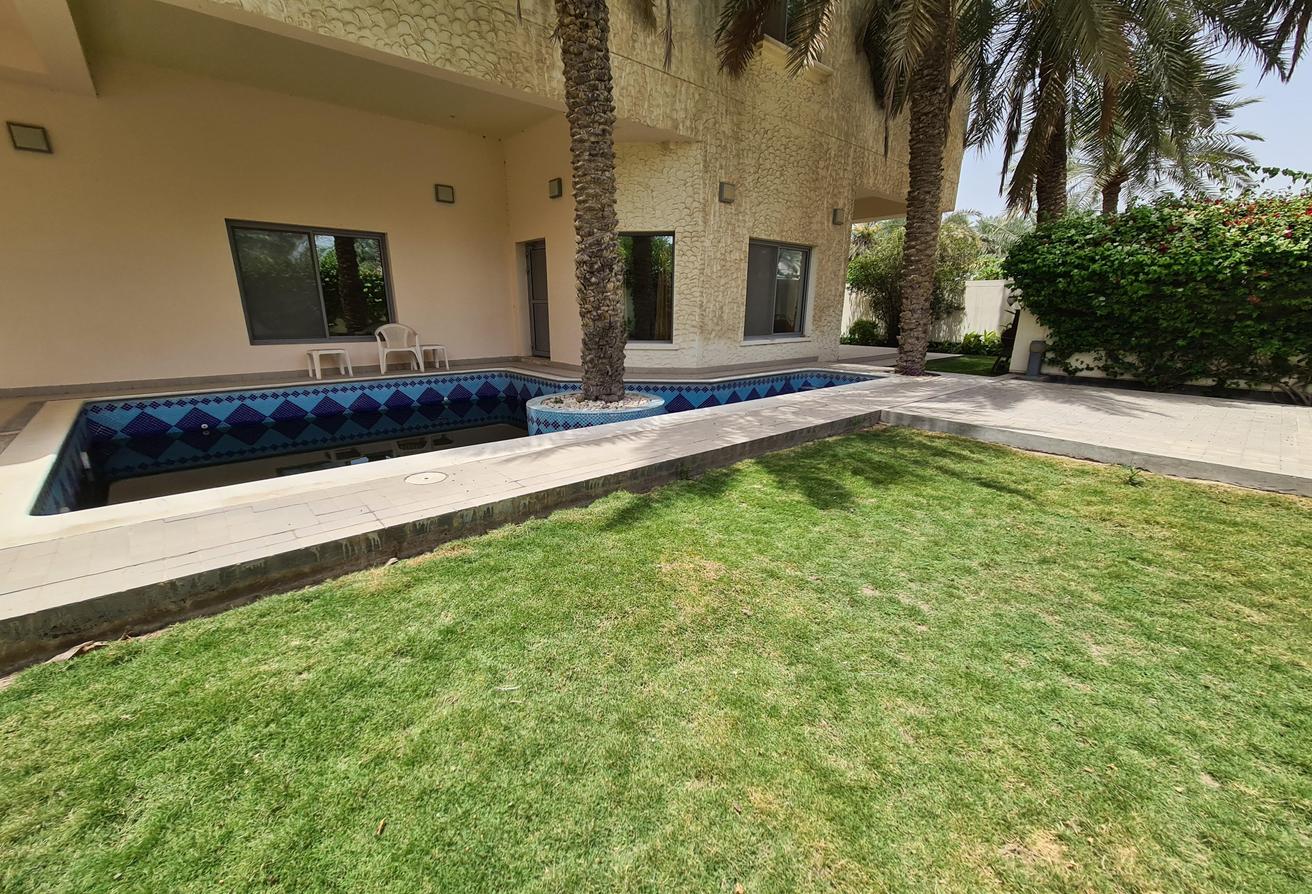 An small comp 4 Bed Villa with big Garden and Pool