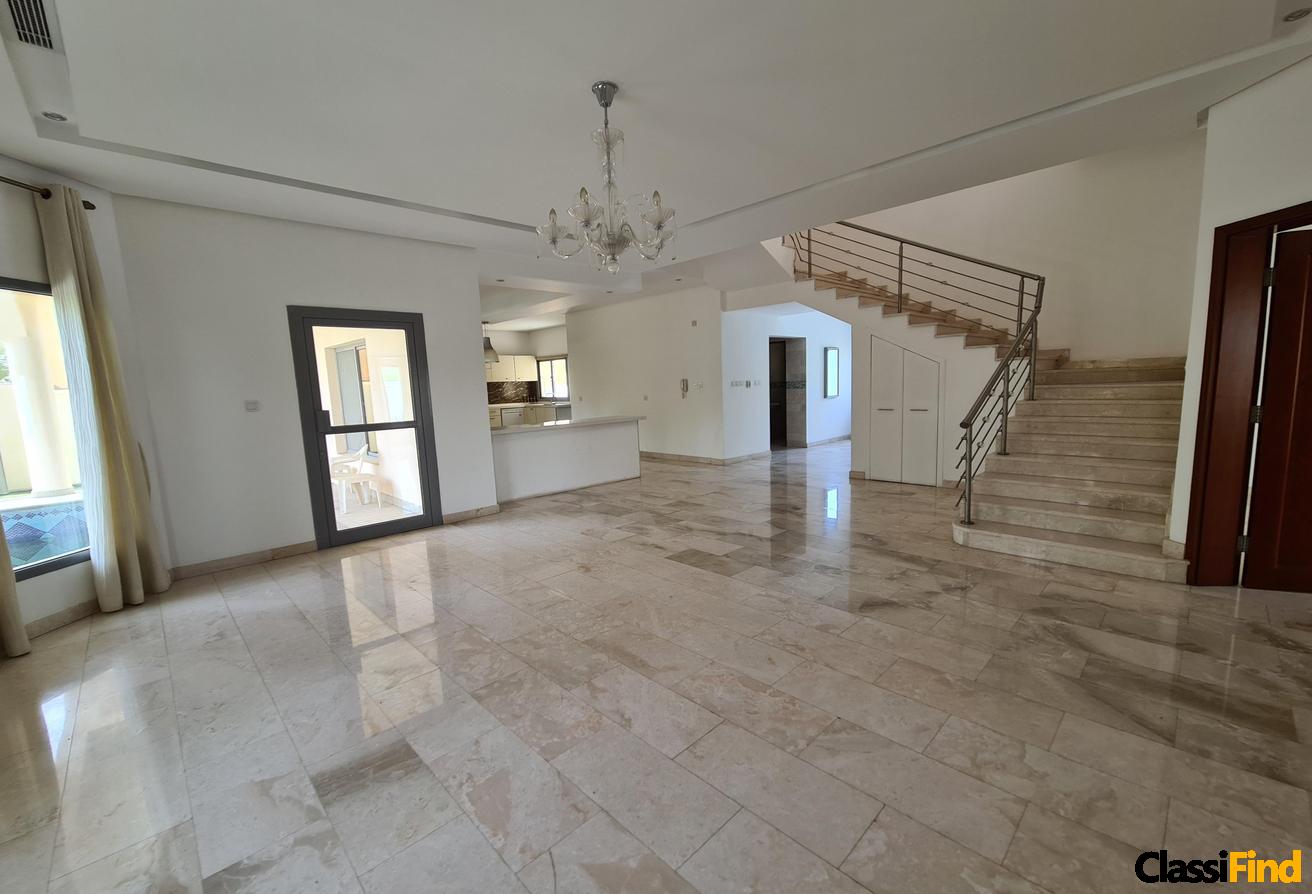 An small comp 4 Bed Villa with big Garden and Pool