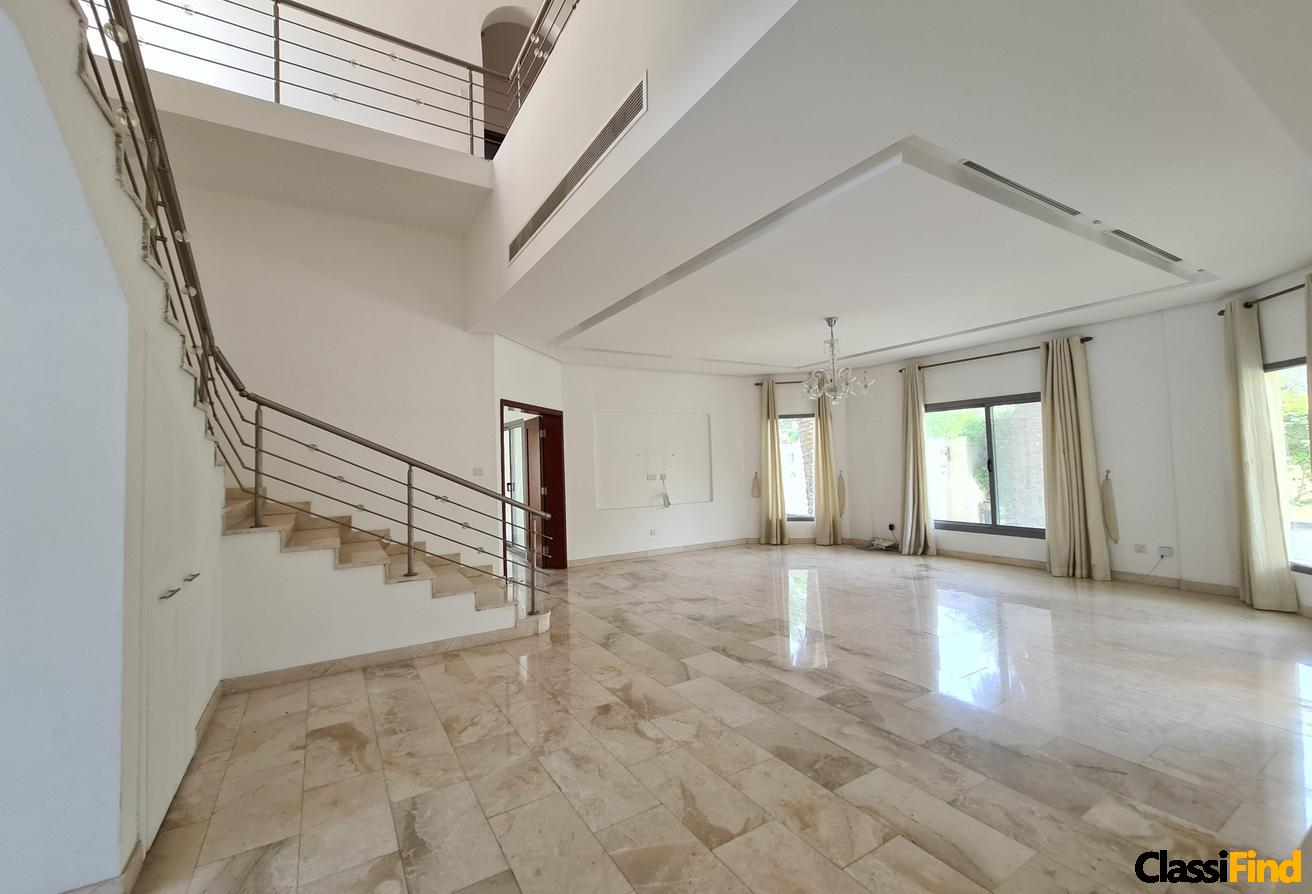 An small comp 4 Bed Villa with big Garden and Pool