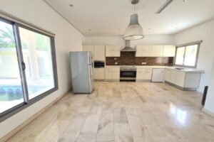 An small comp 4 Bed Villa with big Garden and Pool