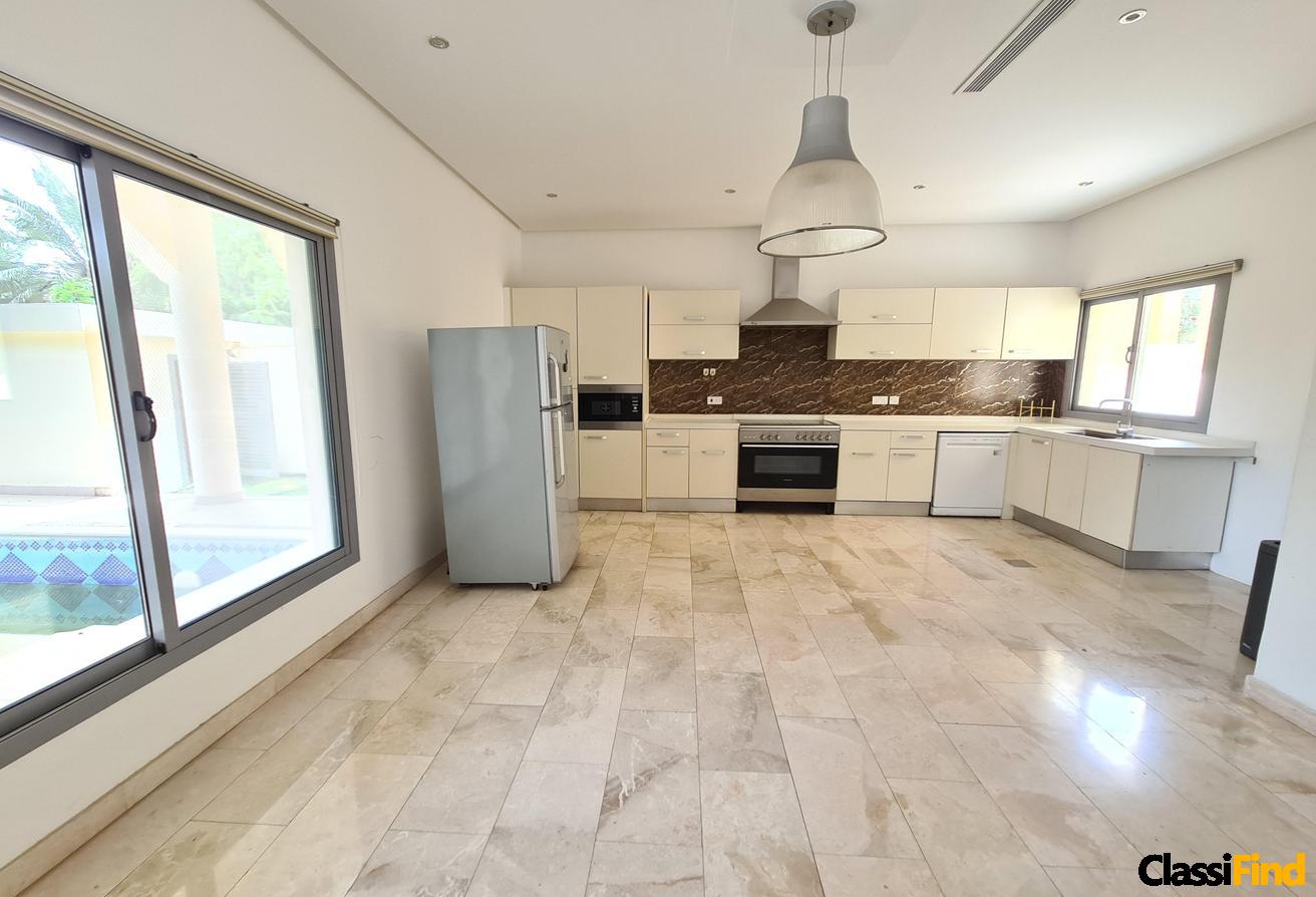An small comp 4 Bed Villa with big Garden and Pool
