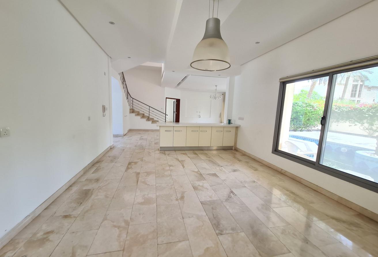 An small comp 4 Bed Villa with big Garden and Pool