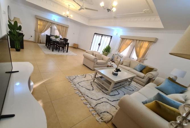 Large 4bed villa w/balcony – compound BD925 excl