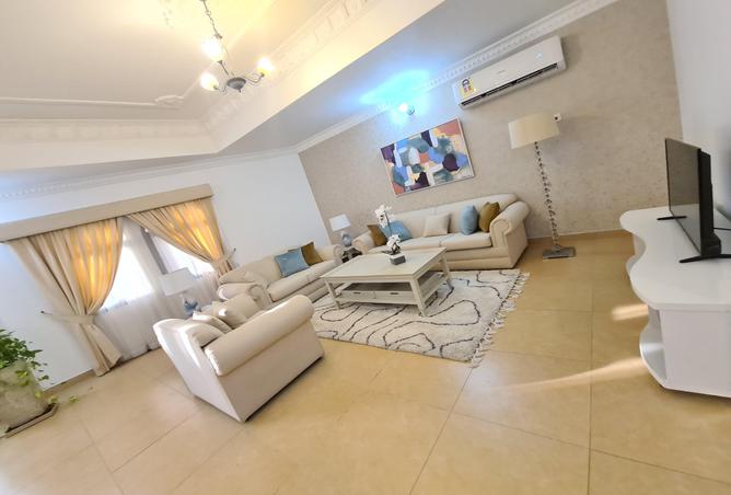 Large 4bed villa w/balcony – compound BD925 excl