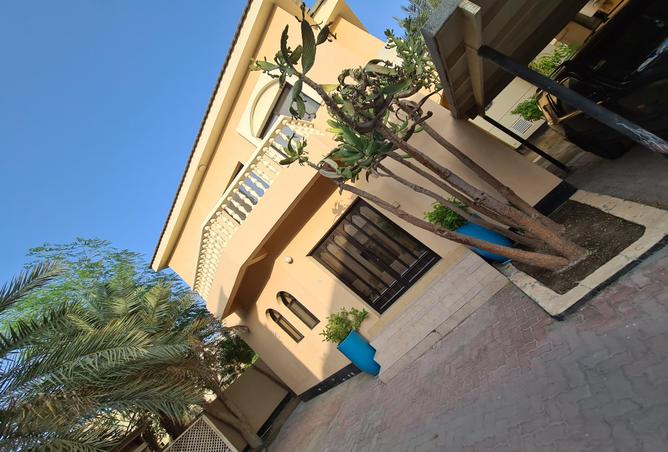 Large 4bed villa w/balcony – compound BD925 excl