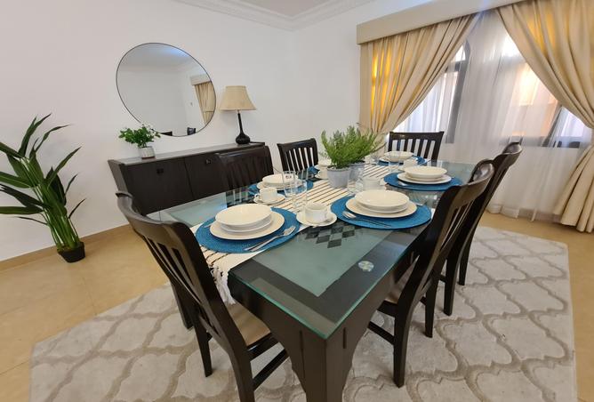 Large 4bed villa w/balcony – compound BD925 excl