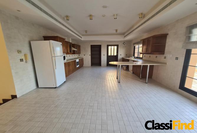 Big stunning 5br pvt pool in large comp BD1500incl