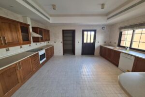 Big stunning 5br pvt pool in large comp BD1500incl