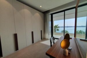 skyvilla/Triplex townhouse home-Beachfront proper