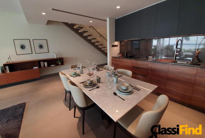 skyvilla/Triplex townhouse home-Beachfront proper