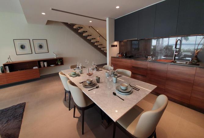 skyvilla/Triplex townhouse home-Beachfront proper