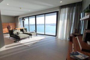 skyvilla/Triplex townhouse home-Beachfront proper