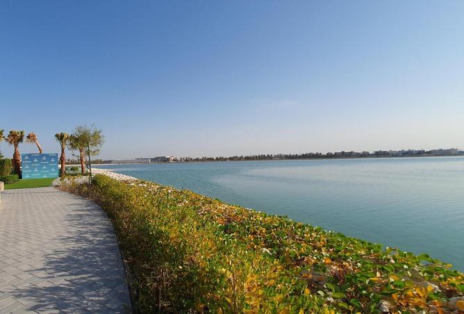 skyvilla/Triplex townhouse home-Beachfront proper