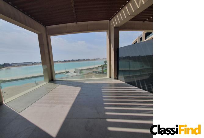 4br Duplex directly Beachfront Family Home