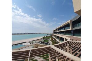 4br Duplex directly Beachfront Family Home