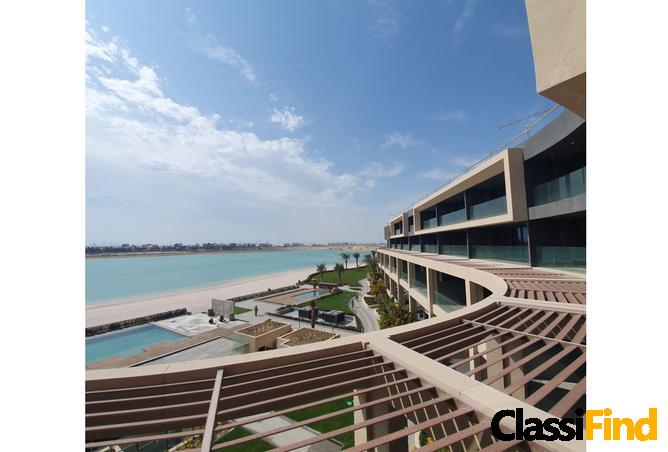 4br Duplex directly Beachfront Family Home