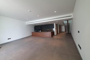 4br Duplex directly Beachfront Family Home