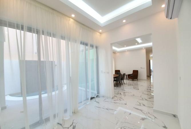 Modern Villa with Jacuzzi is a Treasure!