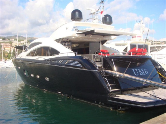 يخت SUNSEEKER 84 PREDATOR مقاس 84 بوصة للبيع