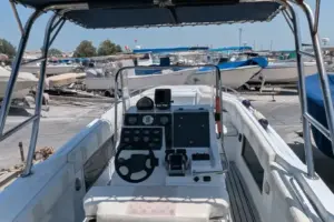 32ft beautiful & well maintained Boat (ready for immediate use)