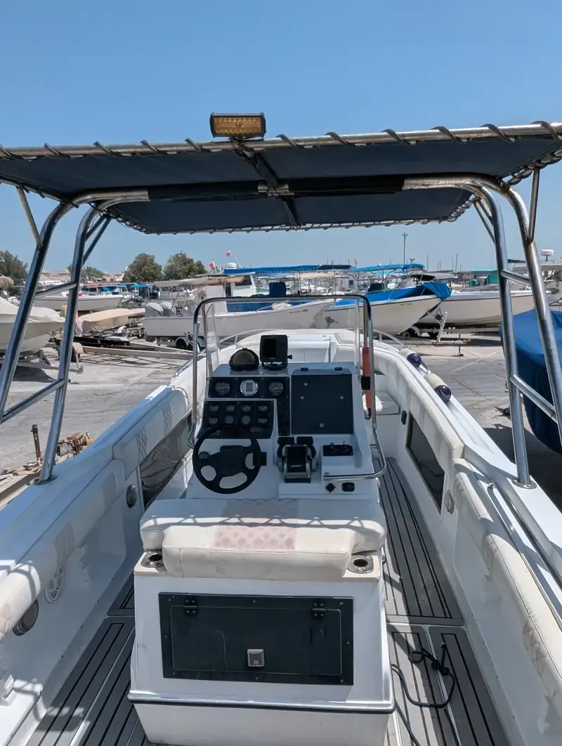 32ft beautiful & well maintained Boat (ready for immediate use)