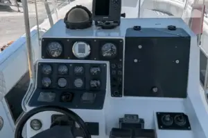 32ft beautiful & well maintained Boat (ready for immediate use)