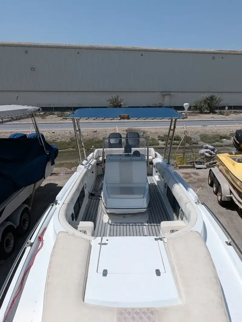 32ft beautiful & well maintained Boat (ready for immediate use)